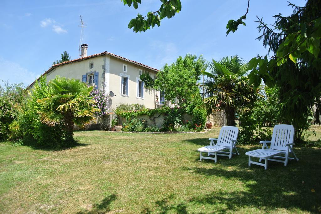 Vila Chez Sarrazin Brossac Exteriér fotografie