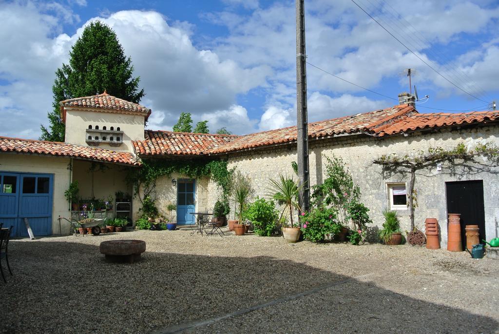 Vila Chez Sarrazin Brossac Exteriér fotografie